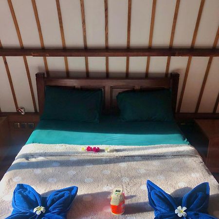 Blue Moon Meno Hotel Gili Meno Buitenkant foto