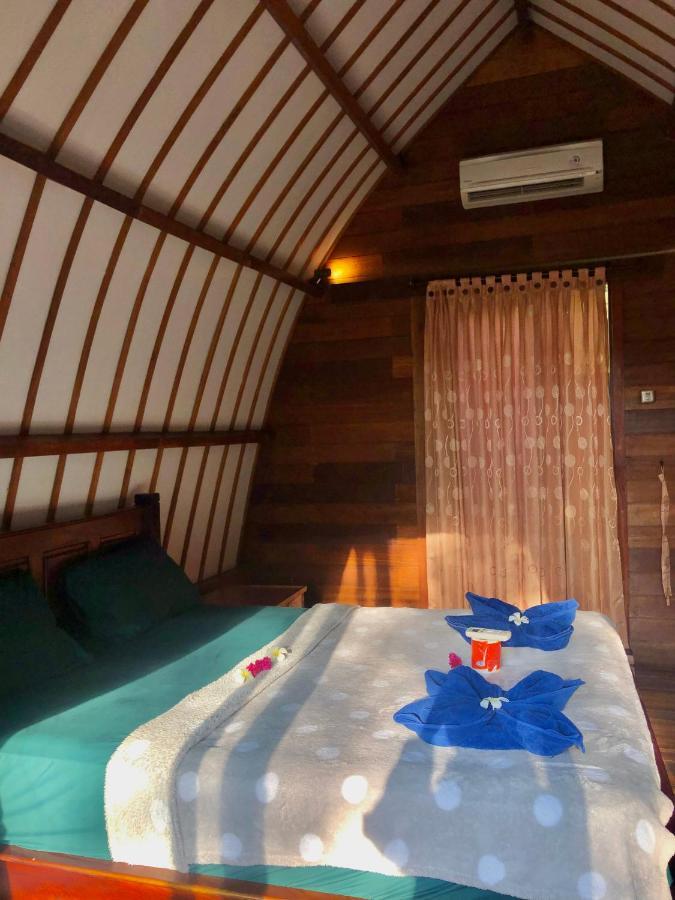 Blue Moon Meno Hotel Gili Meno Buitenkant foto