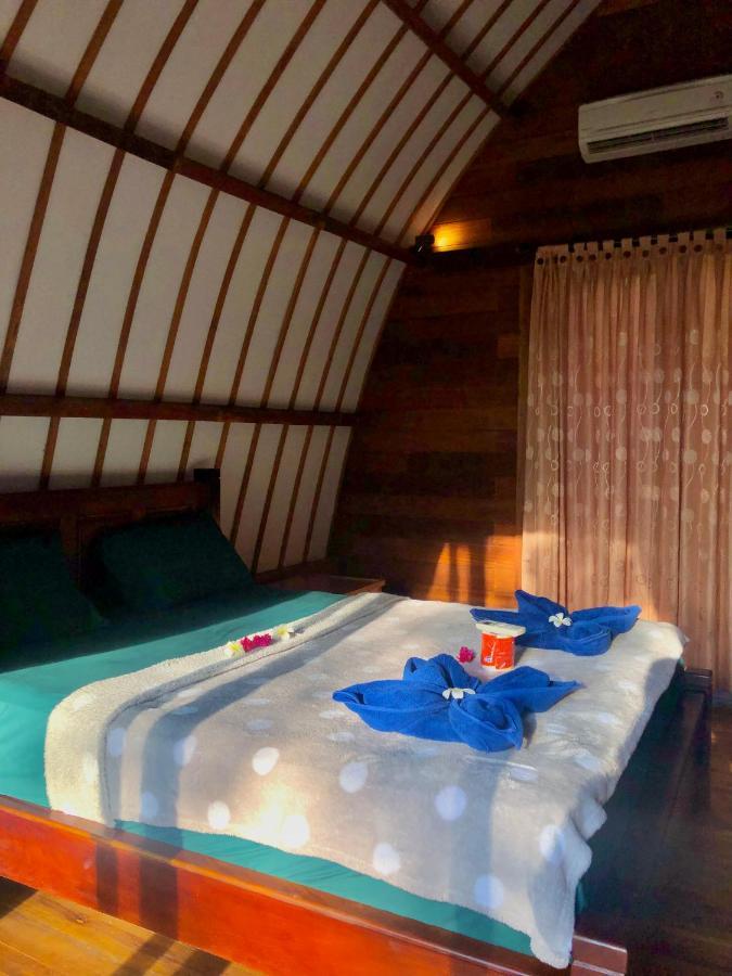 Blue Moon Meno Hotel Gili Meno Buitenkant foto